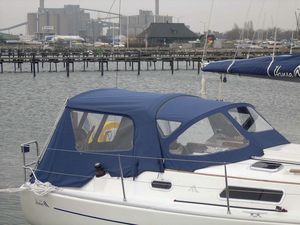 帆船驾驶台篷