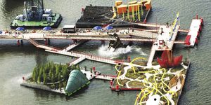 大型活动浮桥建筑