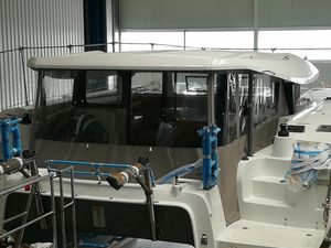 摩托艇驾驶台篷 1