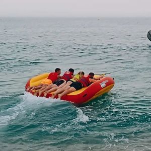 最多容纳4人拖拉圈 1