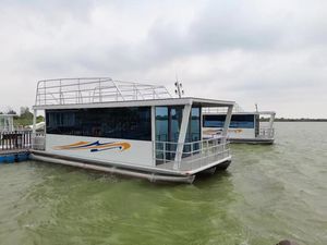 双体船船屋 1