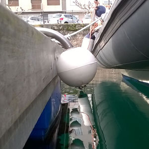 圆形护舷