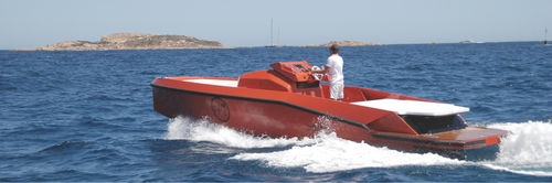 舷内敞开艇 - Maori 30 - MAORI YACHT WORLD LTD - 柴油 / 中央控制台 / 最多容纳 8 人