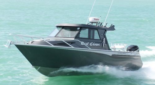舷外舱房游艇 - 750 MODELS - White Pointer Boats Ltd - 硬顶 / 封闭式驾驶舱 / 钓鱼运动