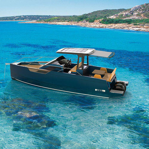 舷外敞开艇 - M9  - Nuva Yachts - 双引擎 / 中央控制台 / 日光浴