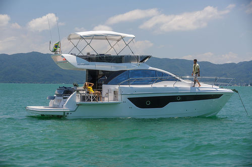 舷内快艇 - 450 - Schaefer Yachts - 双引擎 / 飞桥 / 最多容纳 14 人