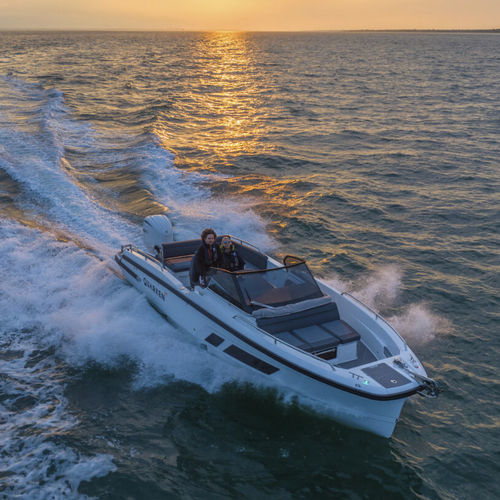 舷外敞开艇 - 27 Open - QUARKEN Boats - 阶式艇壳 / 中央控制台 / 快速