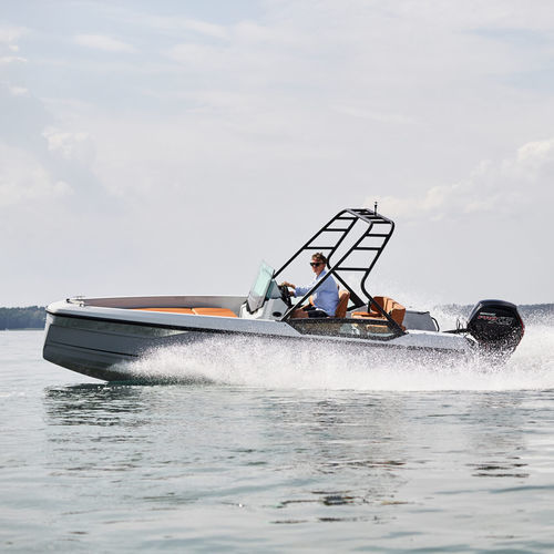 舷外敞开艇 - 200 - Saxdor Yachts Oy - 中央控制台 / 钓鱼运动 / 最多容纳 6 人