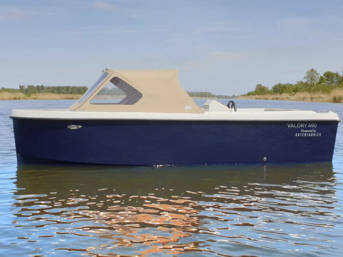 舷外敞开艇 - Premium V520 - Boatbuilding Motor Yacht Sp. Z o.o. - 半硬式 / 中央控制台 / 最多容纳 6 人