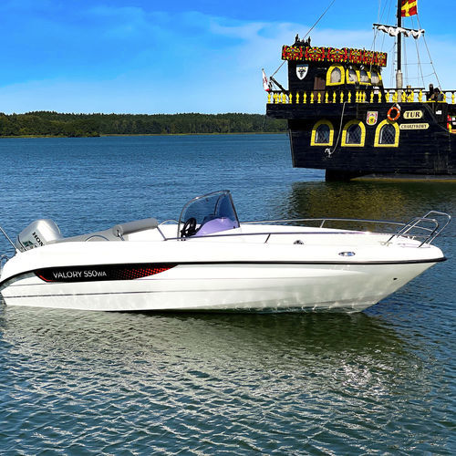 舷外敞开艇 - V550  - Boatbuilding Motor Yacht Sp. Z o.o. - 半硬式 / 中央控制台 / 传统型