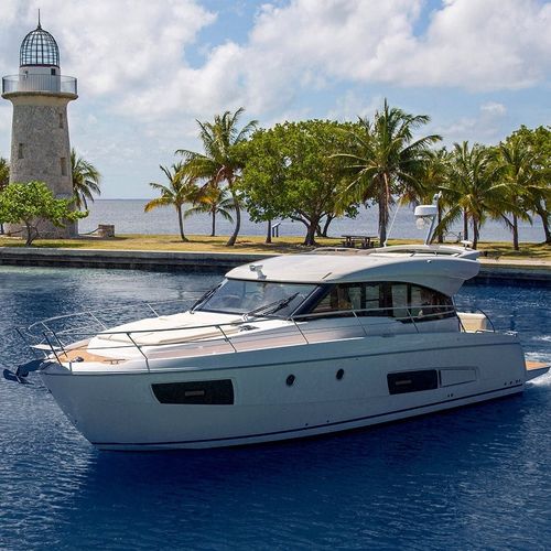 舷内快艇 - VIRTESS 420 - BAVARIA YACHT - 双引擎 / 飞桥 / 最多容纳 12 人