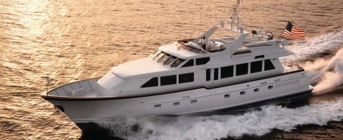 巡游机动游艇 - EVELYN-U - Burger Boat Company - 飞桥 / 排水船体 / 定制