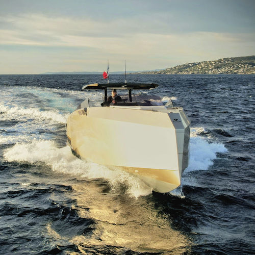 舷内快艇 - 42  - Alium Yachts - 双引擎 / 滑行船身 / 开放式