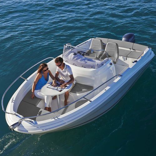舷外敞开艇 - CAP CAMARAT 5.5 CC - Jeanneau - Motorboats - 中央控制台 / 滑水 / 巡游