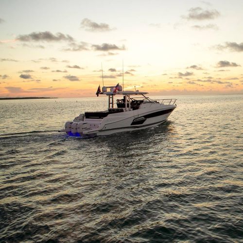 舷外快艇 - CAP CAMARAT 12.5 WA - Jeanneau - Motorboats - 双引擎 / 开放式 / 巡游