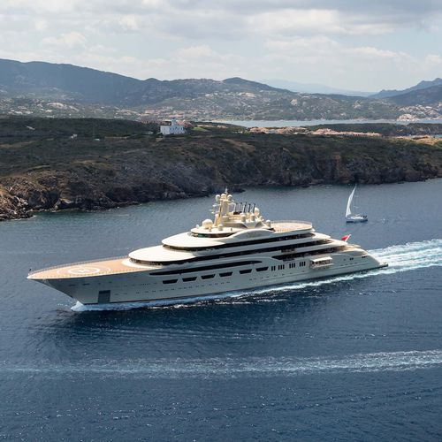 巡游巨型游艇 - DILBAR - Lurssen Yachts - 传统型 / 高台驾驶室 / 带直升机降落坪