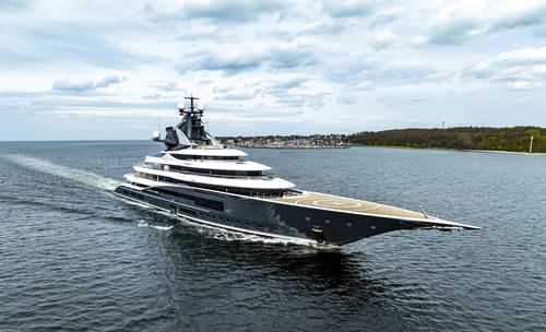 巡游豪华巨型游艇 - KISMET - Lurssen Yachts - 高台驾驶室 / 排水船体 / 带直升机降落坪