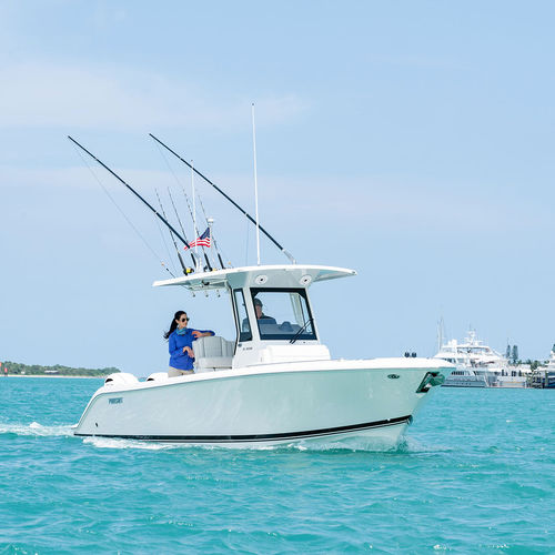 舷外敞开艇 - S 268 - Pursuit Boats - 双引擎 / 中央控制台 / 运动