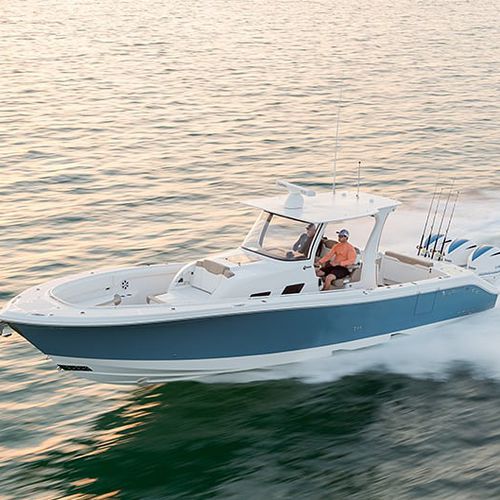 舷外快艇 - 370cc - EdgeWater Power Boats - 三引擎 / 开放式 / 中央控制台