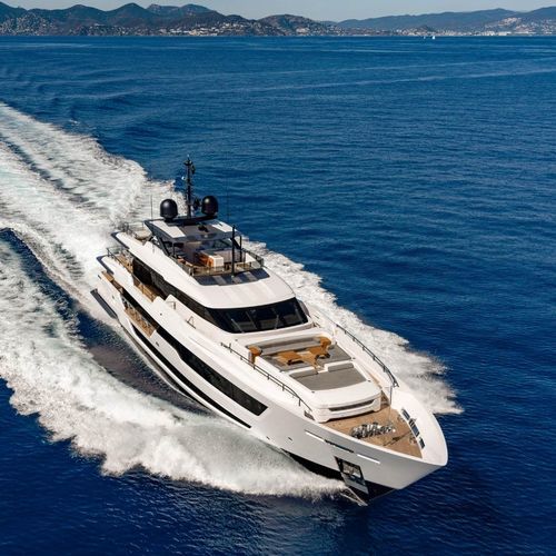 巡游超级游艇 - 140' - Custom Line Yacht - 高台驾驶室 / 5舱 / 滑行船身