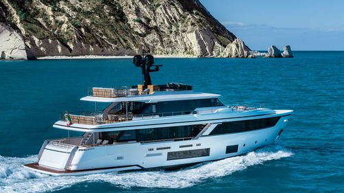 巡游机动游艇 - Navetta 30 - Custom Line Yacht - 传统型 / 舵手室 / 轴驱动