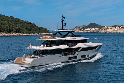巡游超级游艇 - Navetta 38 - Custom Line Yacht - 舵手室 / V型驱动 / 5舱