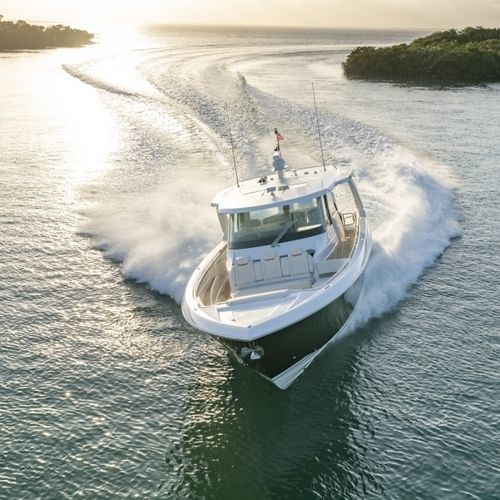 舷外快艇 - 48LS - Tiara Yachts - 三引擎 / 硬顶 / 日光浴