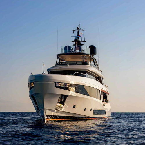 巡游超级游艇 - Motopanfilo 37M - Benetti - 高台驾驶室 / 5舱 / 10床位