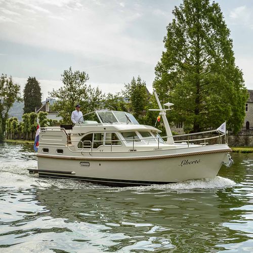 舷内快艇 - Grand Sturdy 30.0 AC - Linssen Yachts B.V. - 柴油 / 排水船体 / 舵手室
