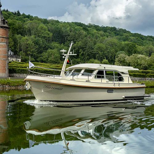 舷内快艇 - Grand Sturdy 30.0 Sedan - Linssen Yachts B.V. - 柴油 / 硬顶 / 运河