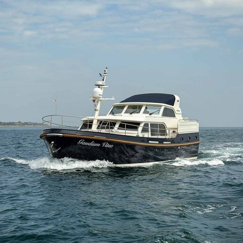 巡游机动游艇 - 500 AC Variotop® - Linssen Yachts B.V. - 封闭飞桥 / 3舱 / 钢