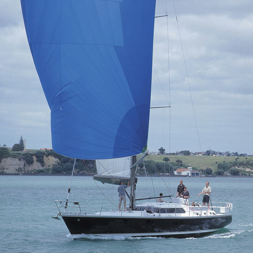 巡游帆船游艇 - SHAHTOOSH - Warwick Yacht Design - 2舱 / 甲板会客区 / 中央驾驶舱