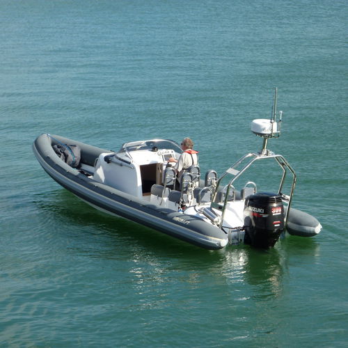 舷外充气艇 - Ribcraft 850 Adventure - RIBCRAFT - 半硬式 / 骑乘式控制台 / 运动