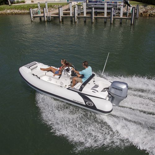 舷外充气艇 - Generation 450 DLX - Walker Bay Boats - 半硬式 / 中央控制台 / 开放式