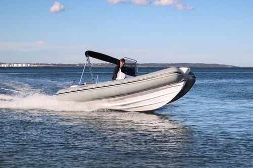 舷外充气艇 - Predator 599 TS - ITALBOATS - 半硬式 / 开放式 / 中央控制台