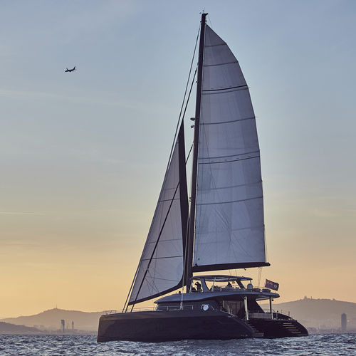 双体船帆船游艇 - Sunreef 80 - Sunreef Yachts - 5舱 / 尾部开放式 / 飞桥