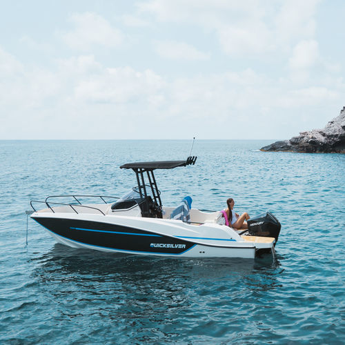 舷外敞开艇 - 705 Open - Quicksilver Boats - 中央控制台 / 最多容纳 8 人 / 带驾驶室