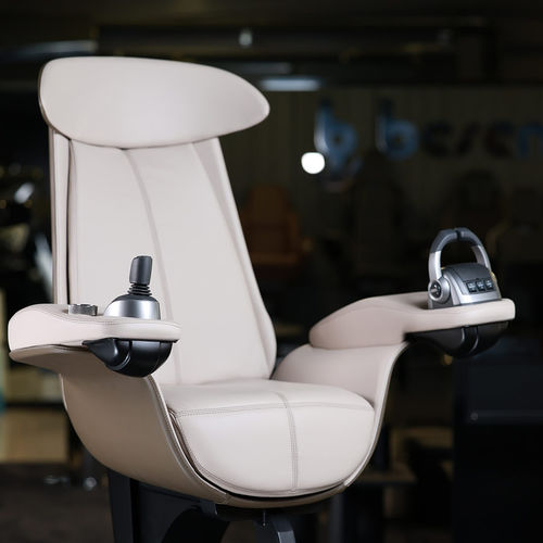 驾驶椅 - P 470 A Manta comfort - Besenzoni SpA - 船用 / 用于游艇 / 带扶手
