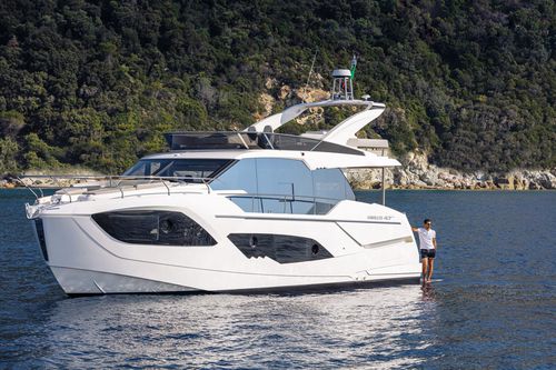 舷内快艇 - 47 FLY - Absolute Yachts - 双引擎 / 飞桥 / IPS POD