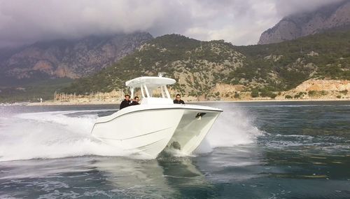 舱房双体游艇 - 30′ Sport Fisher  - Hysucat - 舷外 / 双引擎 / 硬顶