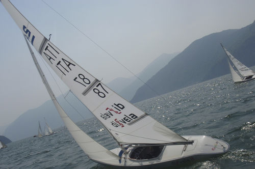 艏三角帆 - Ullman Sails - 单一设计竞赛龙骨船 / 横缝 / 2.4 Metre