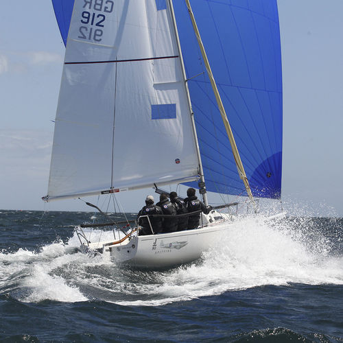 主帆 - Ullman Sails - 单一设计竞赛龙骨船 / 径向切割 / Dacron®