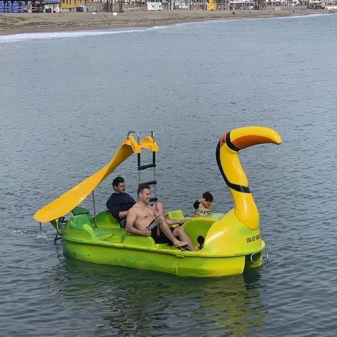 4人座脚踏船 - Gran Tucán - AVENTURAS AQUATICAS - LA NORIA - 带滑梯