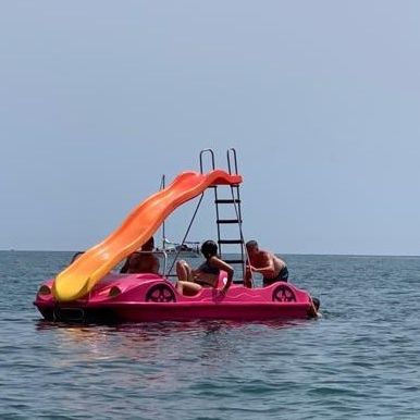 4人座脚踏船 - HIDROFERRARI - AVENTURAS AQUATICAS - LA NORIA - 聚乙烯 / 带滑梯 / 用于租赁公司