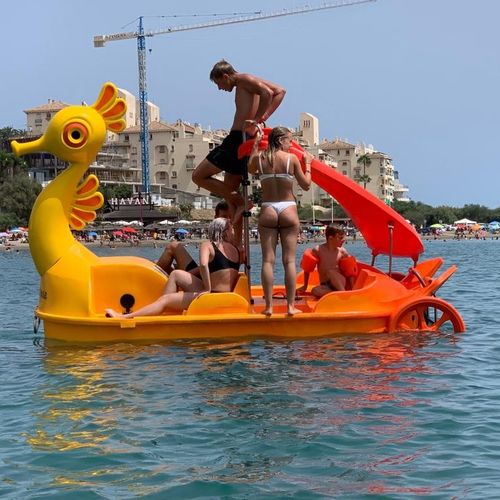 4人座脚踏船 - Gran Caballito de Mar - AVENTURAS AQUATICAS - LA NORIA - 带滑梯