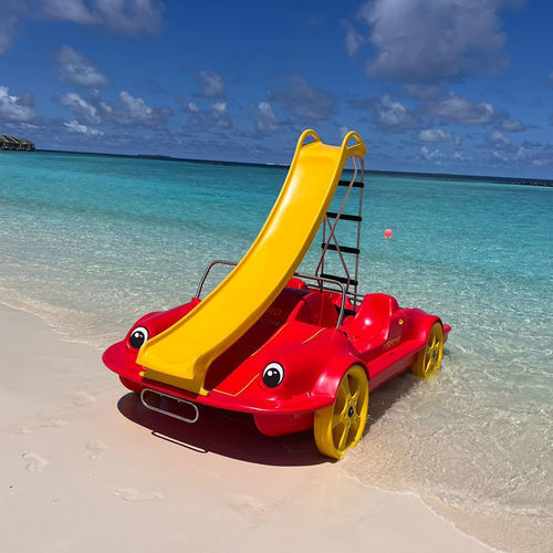 5人座脚踏船 - HidroPorsche - AVENTURAS AQUATICAS - LA NORIA - 聚乙烯 / 黄色 / 红色