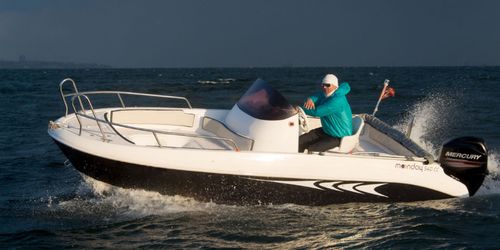 舷外敞开艇 - 540 SD - Moonday Yachts - 侧边控制台 / 运动 / 日光浴