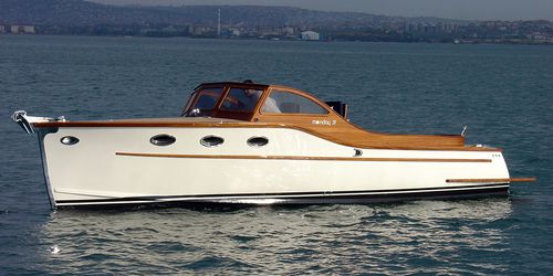 舷内小快艇 - BOSPHORUS 31 ROYAL  - Moonday Yachts - 双控制台 / 开放式 / 带驾驶室
