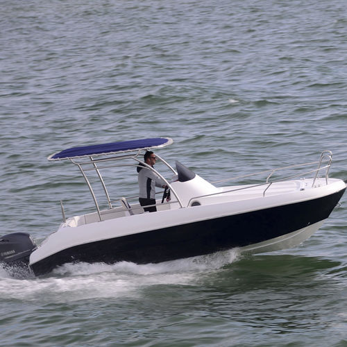 舷外敞开艇 - 600 WA - Moonday Yachts - 中央控制台 / 运动 / 日光浴