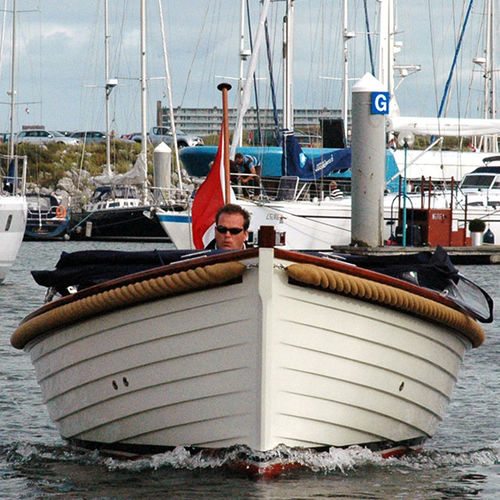 舷内敞开艇 - 21 CS & ROYAL  - Moonday Yachts - 中央控制台 / 传统型 / 日光浴